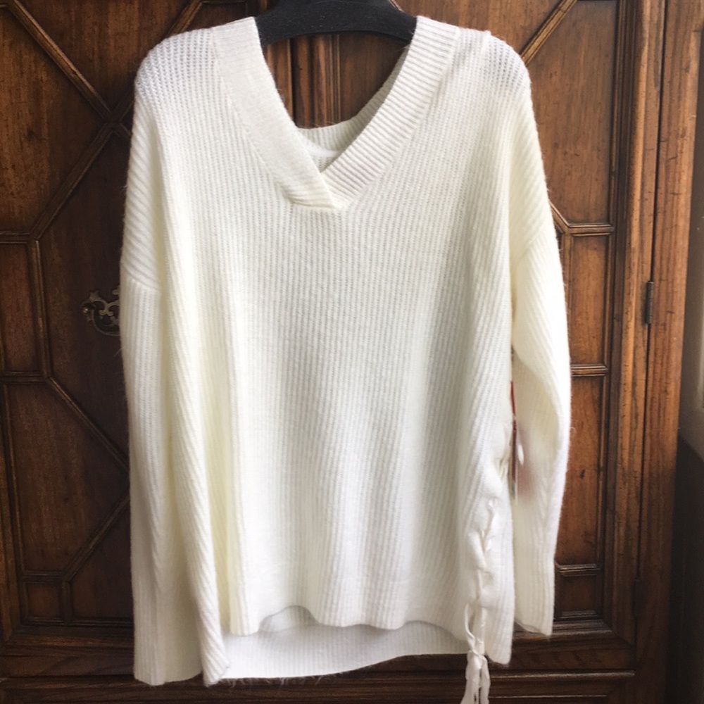 Jennifer Lopez v-neck sweater